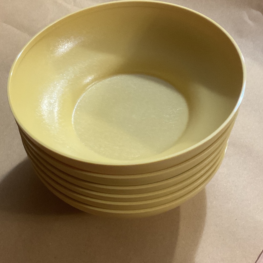 6 Gold color tupperware bowls - Picture 1 of 6